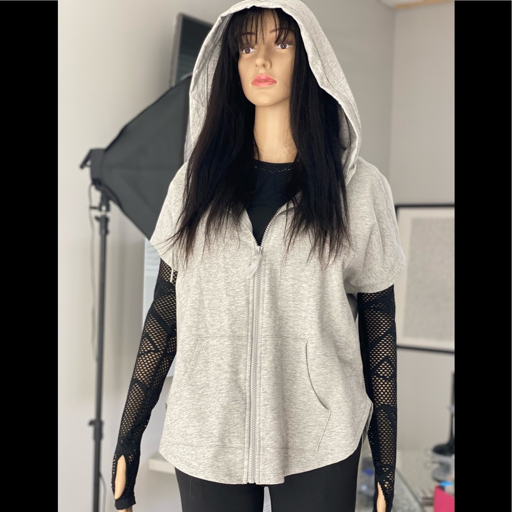 Sleeveless workout jacket